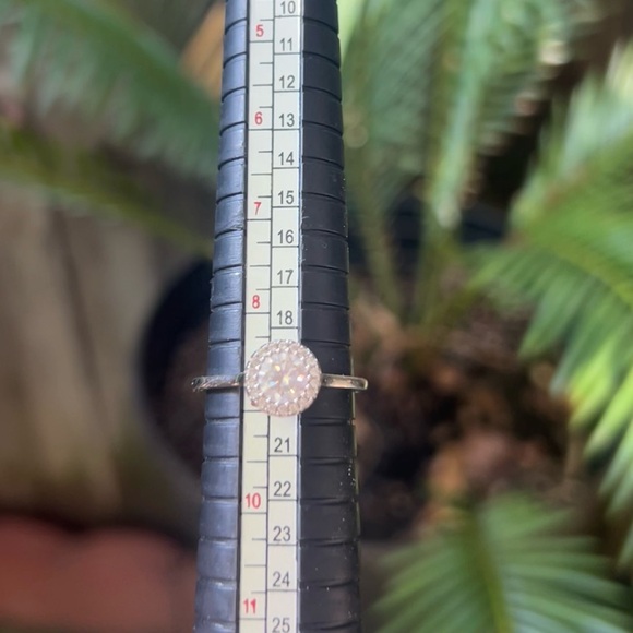 Elegant Halo Ring - Picture 8 of 8